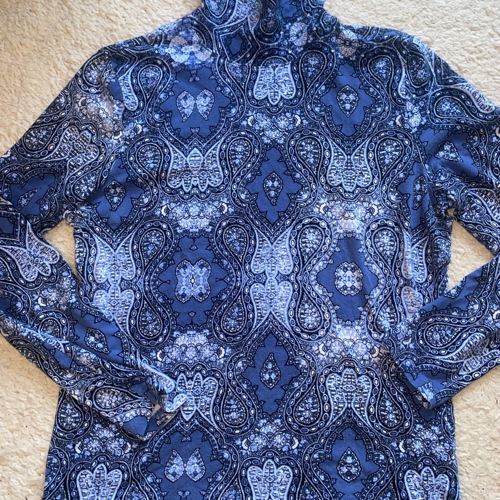 5/$20 patterned turtle neck top - Picture 3 of 5